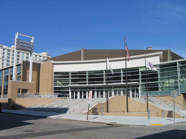 File:DunkinDonutsCenter1.jpg