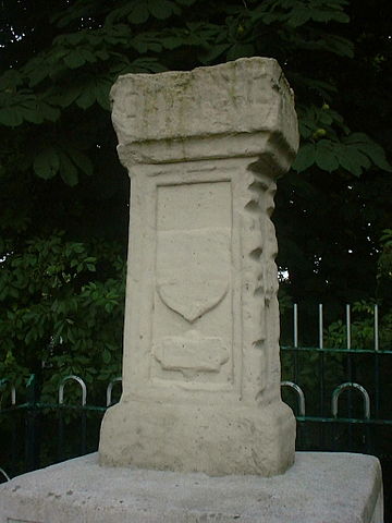 File:London Stone, Staines 028.jpg