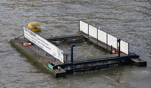File:River Thames Rubbish Trap, London - Dec 2008.jpg