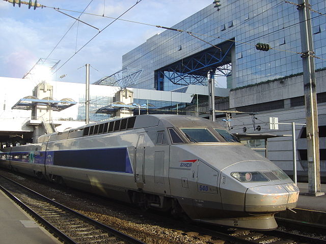 File:TGV train in Rennes station DSC08944.jpg