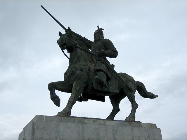 File:Korea-Gyeongju-Statue of General Kim Yusin at Hwangseong Park-01.jpg