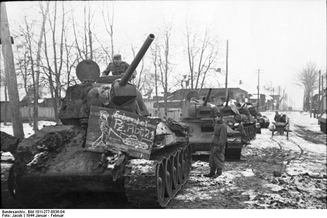 File:Bundesarchiv Bild 101I-277-0836-04, Russland, erbeutete russische T-34 Panzer.jpg