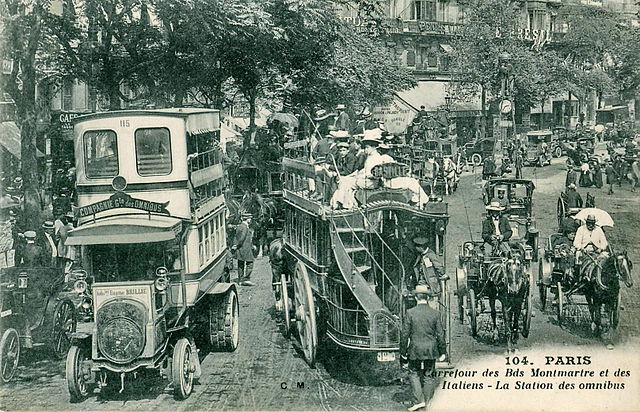 File:CM 104 - PARIS - Carrefour des Bds Montmartre et des Italiens - La station des omnibus.JPG
