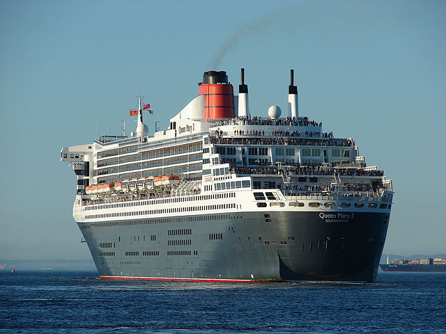 File:RMS Queen Mary 2 lin Cape Town 2011 001.jpg