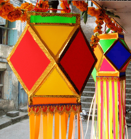 File:Lanterns-at-Durpan-stores.gif