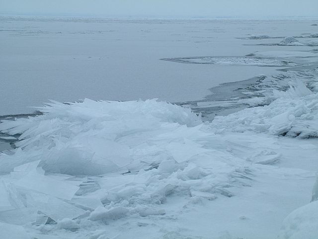 File:LakeSuperior from Duluth in Winter.jpg