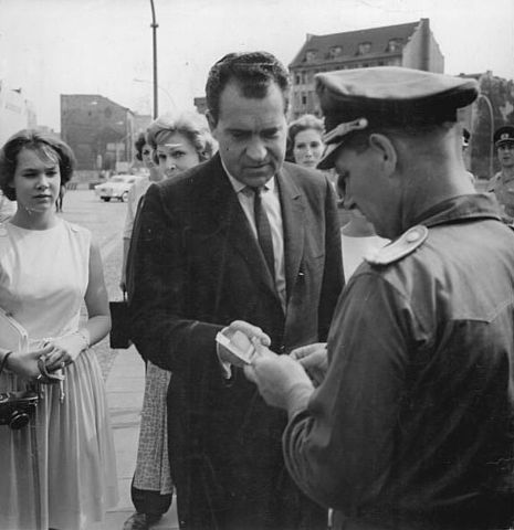 File:Bundesarchiv Bild 183-B0724-0015-001, Berlin, Besuch Richard Nixon.jpg