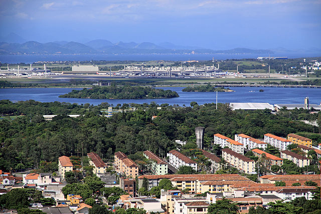 File:Aeroporto do Gale&atilde;o visto da Igreja da Penha.jpg