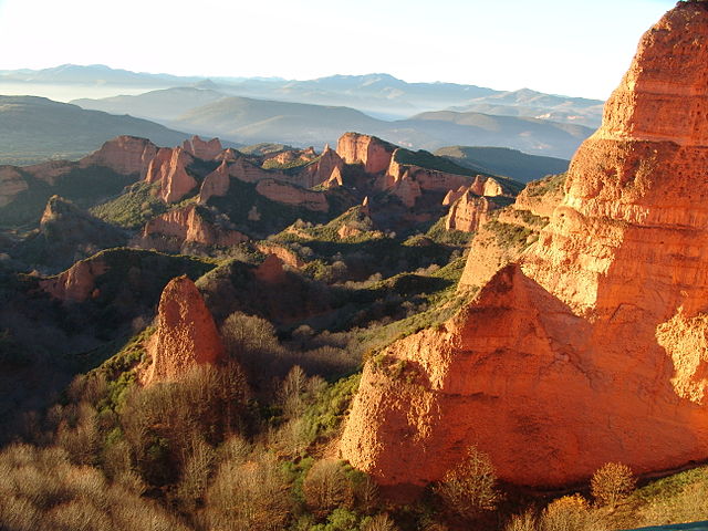 File:Panor&aacute;mica de Las M&eacute;dulas.jpg