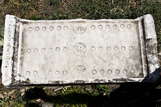 File:Roman Game of 12 Lines Board - Aphrodisias.jpg