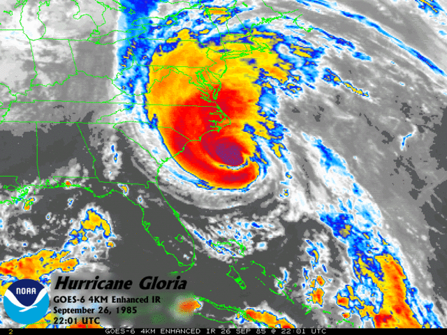 File:Hurricane Gloria south of North Carolina.gif
