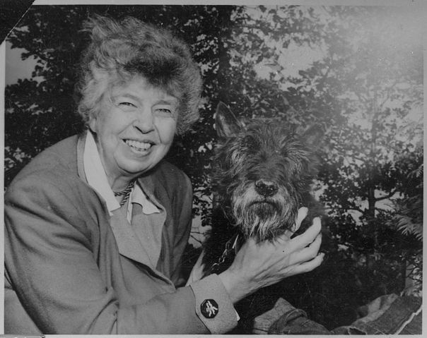 File:Eleanor Roosevelt and Fala at Val,Kill in Hyde Park, New York - NARA - 196181.jpg