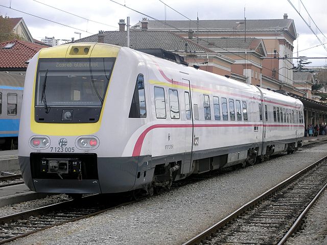 File:HŽ 7123 series DMU (06).JPG