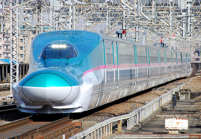 File:JRE-TEC-E5 omiya.JPG