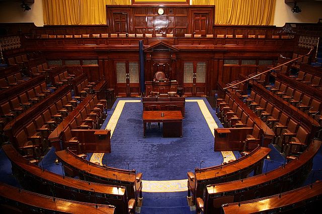 File:D&aacute;il Chamber.jpg