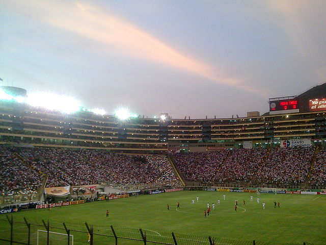 File:Estadio Monumental del Per&uacute; - Selecci&oacute;n peruana.jpg