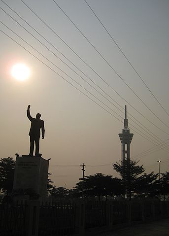 File:Kinshasa, tour de l'&eacute;changeur de Limete - 20090705.jpg