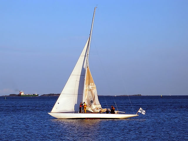 File:Sailing in front of Helsinki, Finland.jpg