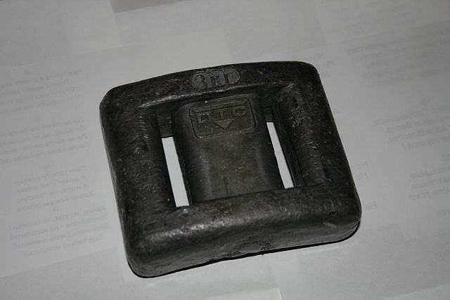 File:Plumbum weight, 3kg (diving).jpg