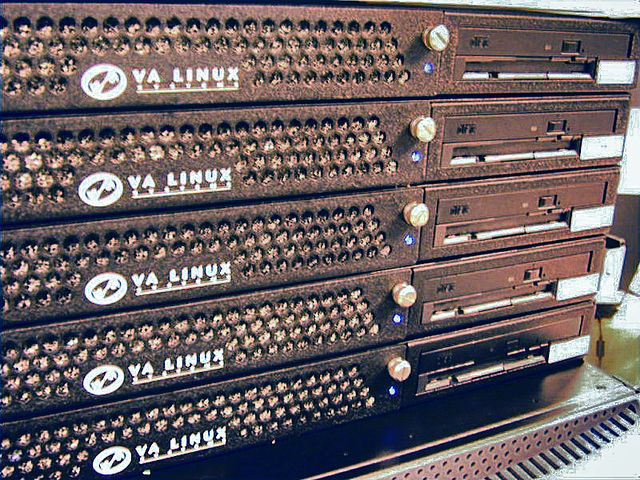 File:Server Linux.jpg