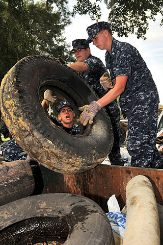 File:US Navy 090917-N-1783P-001 Naval Nuclear Power Training Command student volunteers dispose of used tires littering the waterways of Naval Weapons Station Charleston.jpg
