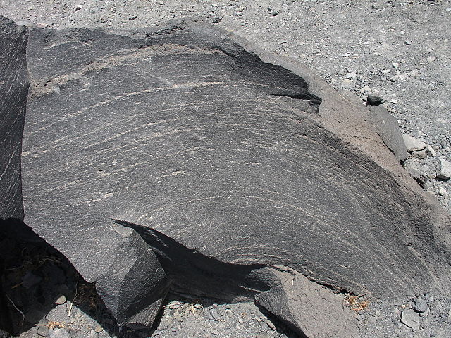 File:Igneous rock Santoroni Greece.jpg