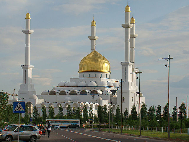 File:Nur-Astana Mosque.jpg