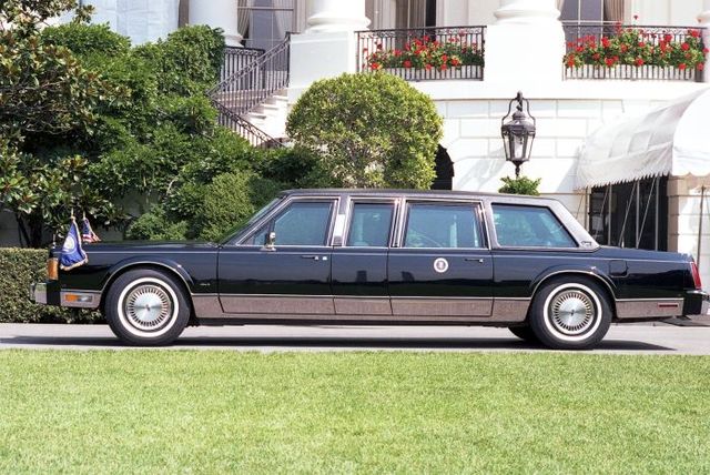 File:George H. W. Bush presidential limousine 1989 .jpg