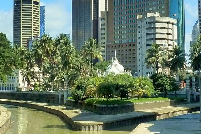 File:Masjid Jamek confluence.jpg