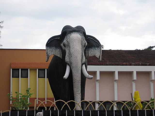 File:Guruvayoor Kesavan Statue.jpg