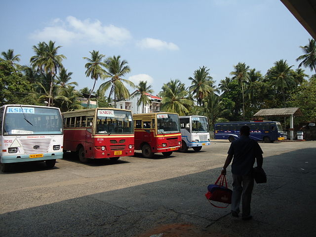 File:KSRTC Bus station guruvayur.JPG