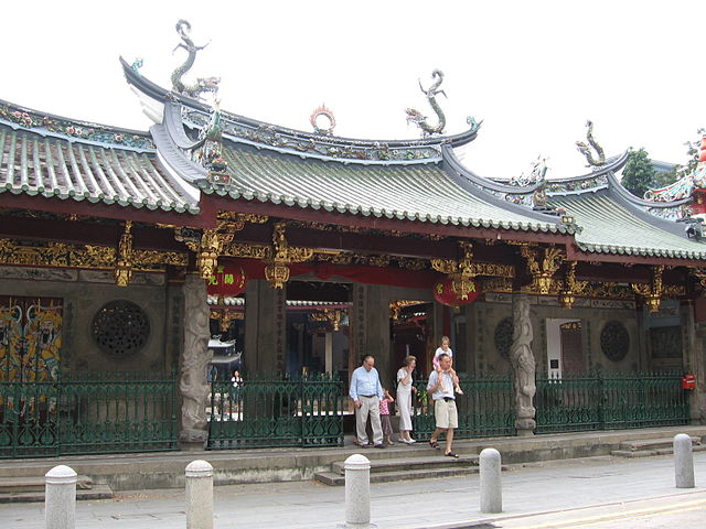File:Thian Hock Keng Temple 3, Dec 05.JPG