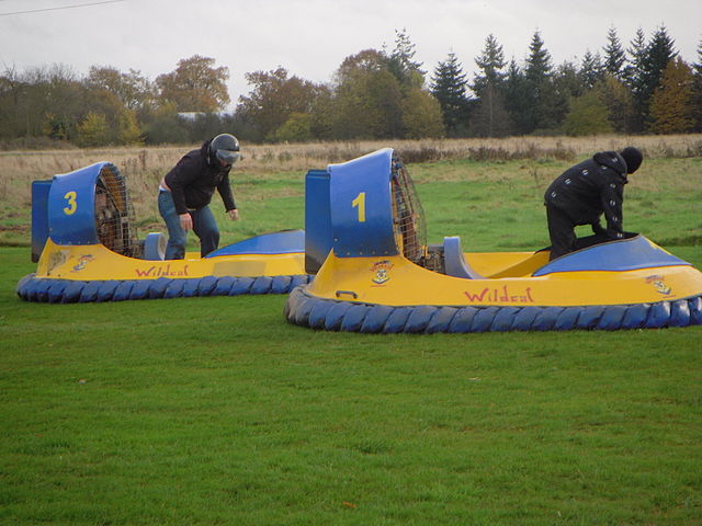 File:Onemanhovercrafts.JPG