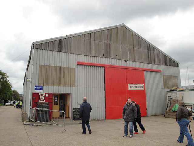 File:Isle of Wight Bus Museum during May 2010 running day.JPG