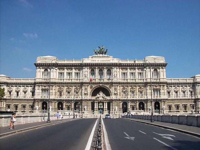 File:Roma 2011 08 07 Palazzo di Giustizia.jpg