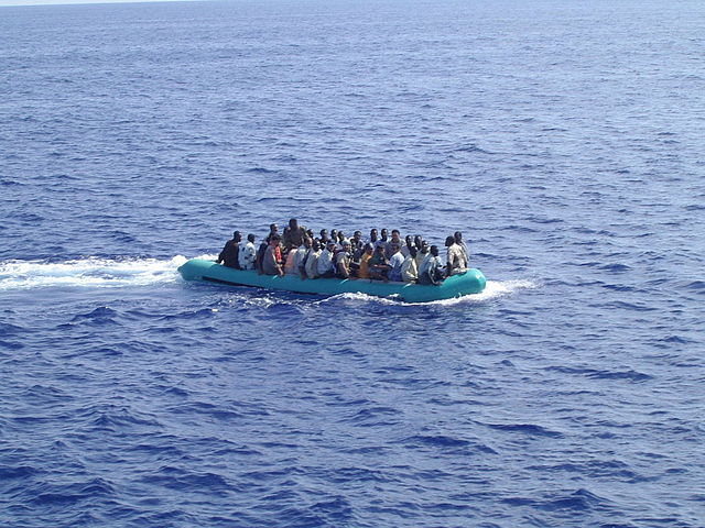 File:Arrivo di clandestini nel mare di Lampedusa.JPG