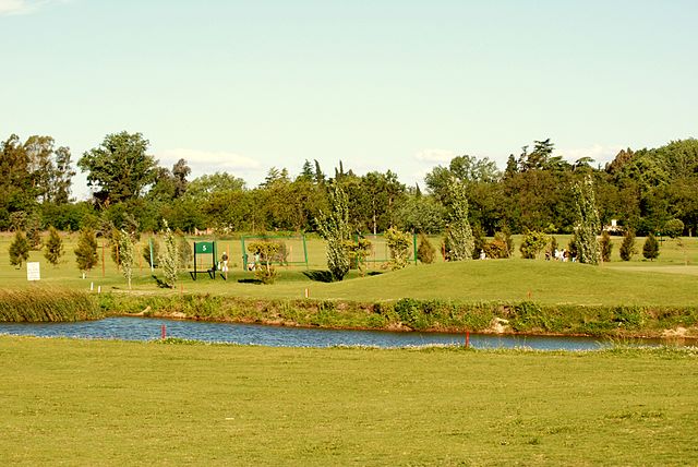 File:Jun&iacute;n Golf Club 20101031 001.jpg