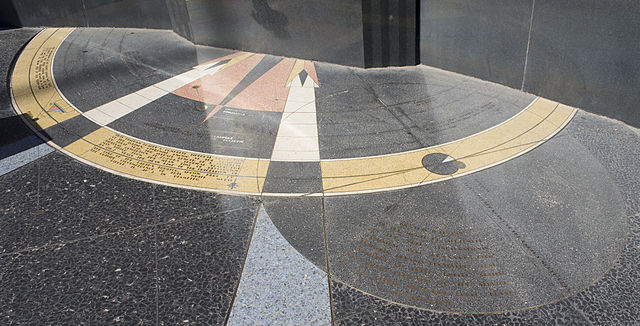 File:Hoover Dam star map floor center.jpg