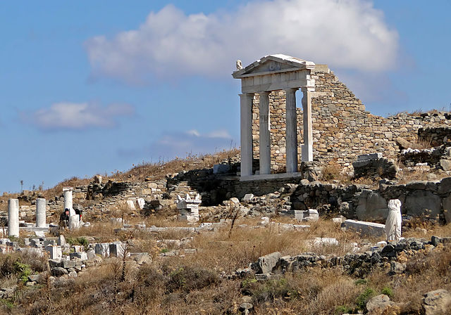 File:Temple of Isis, Delos 02.jpg