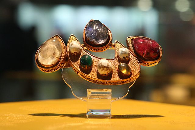 File:Chinese Xin Shape Jewelry from Ming Dynasty Tombs.jpg