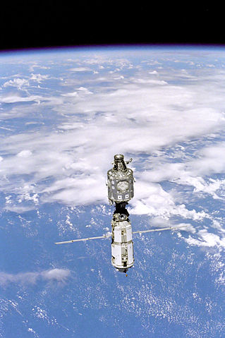 File:ISS June 1999.jpg