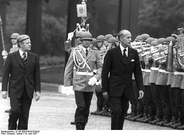 File:Bundesarchiv B 145 Bild-F051012-0010, Bonn, Empfang Staatspr&auml;sident von Frankreich.jpg
