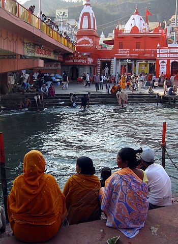 File:Pilgrims sitting at the ghats, Har ki Pauri, Haridwar.jpg
