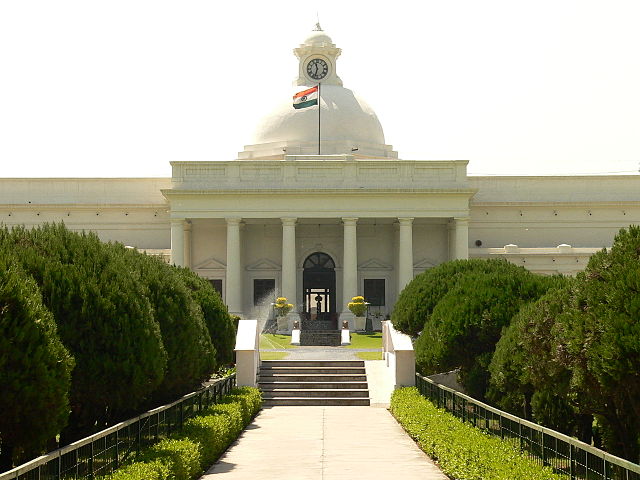 File:Main(Administrative)Building IIT-Roorkee.JPG