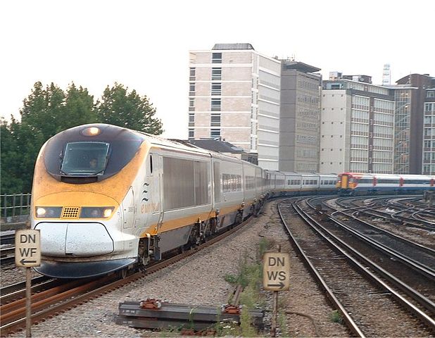 File:Eurostar at Vauxhall.jpg