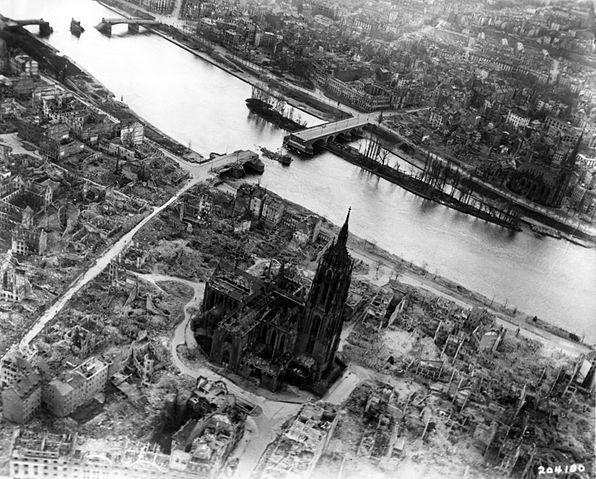 File:Frankfurt Am Main-Altstadt-Zerstoerung-Luftbild 1944.jpg