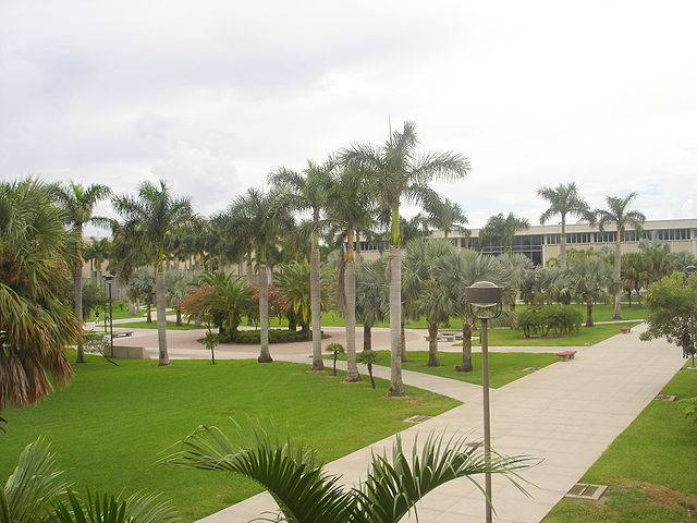 File:FAU Alumni Plaza.jpg