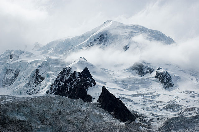 File:Mont Blanc depuis la gare des glaciers.jpg