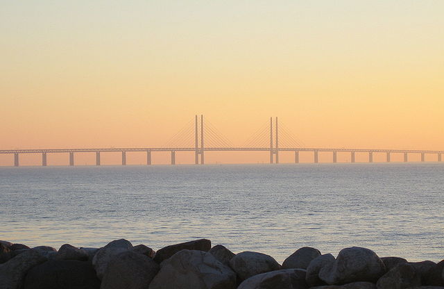 File:&Ouml;resundsbron i solnedg&aring;ng 2.jpg