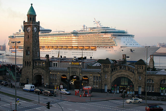 File:Freedom-of-the-Seas--in-Hamburg.jpg